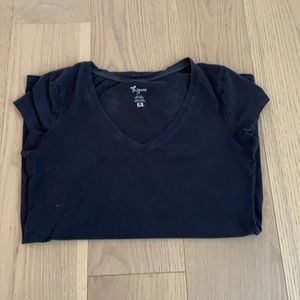 Thyme Maternity tshirt - Size small
